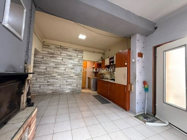 Eladó családi ház, Monoron 56.9 M Ft, 6 szobás