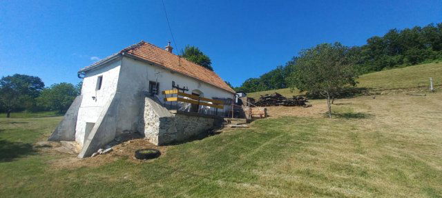 Eladó nyaraló, Pécselyen 55 M Ft, 2 szobás