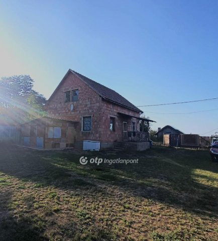Eladó családi ház, Pándon 30 M Ft, 4 szobás