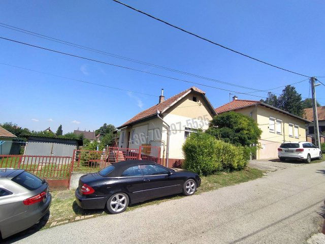Eladó családi ház, Hatvanban 26 M Ft, 2 szobás