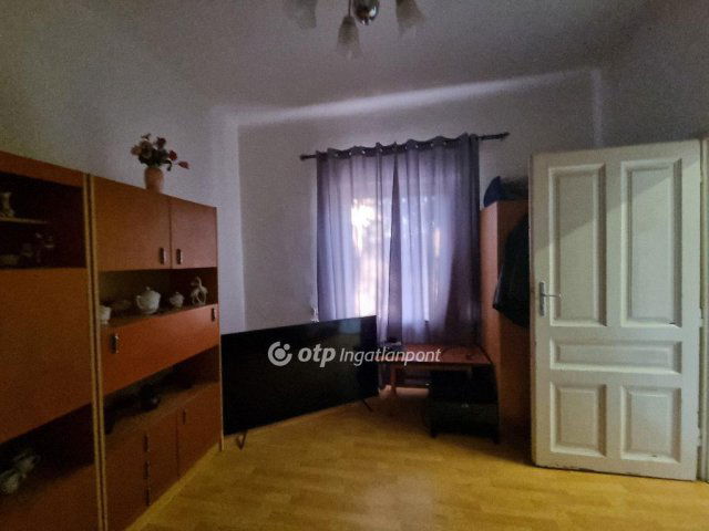 Eladó téglalakás, Pápán 12.9 M Ft, 1 szobás