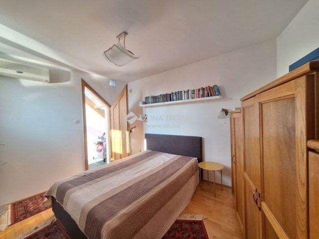 Eladó családi ház, Pécsett 129.9 M Ft, 4 szobás