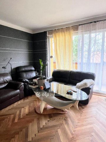 Eladó téglalakás, Pécsett 39.5 M Ft, 1+1 szobás
