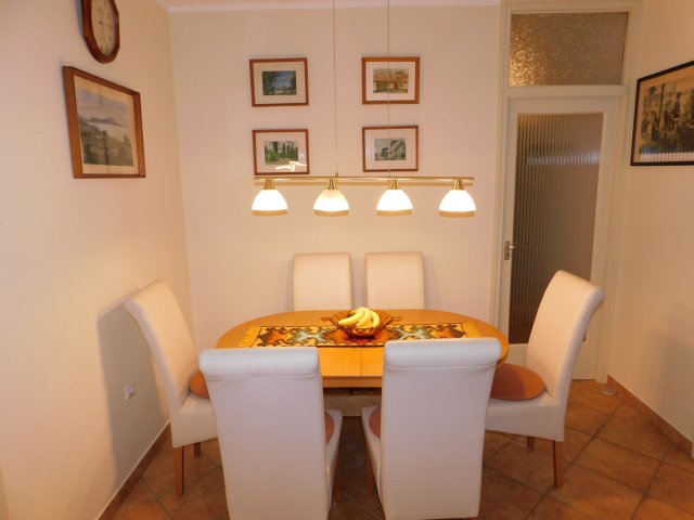 Eladó téglalakás, Keszthelyen 79 M Ft, 4 szobás