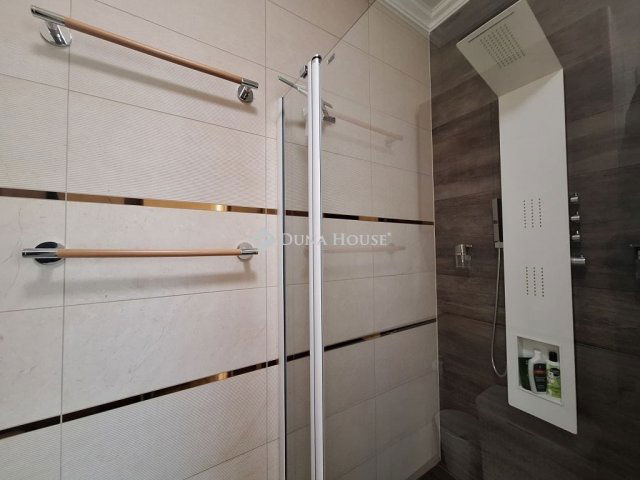 Eladó családi ház, Szadán 265 M Ft, 6 szobás