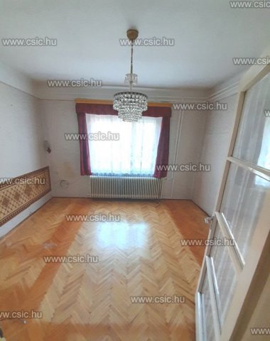 Eladó családi ház, Szentendrén 109 M Ft, 2 szobás