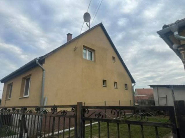 Eladó családi ház, Tökölön 90 M Ft, 4 szobás