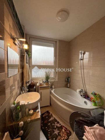 Eladó téglalakás, Ajkán 41.9 M Ft, 2 szobás