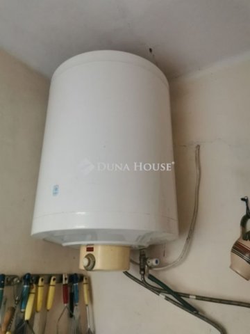 Eladó családi ház, Dunaalmáson 36 M Ft, 3 szobás