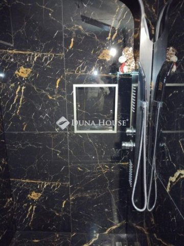 Eladó családi ház, XXI. kerületben, Popieluszko utcában