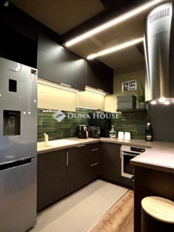 Eladó téglalakás, Budapesten, III. kerületben 95 M Ft, 2 szobás