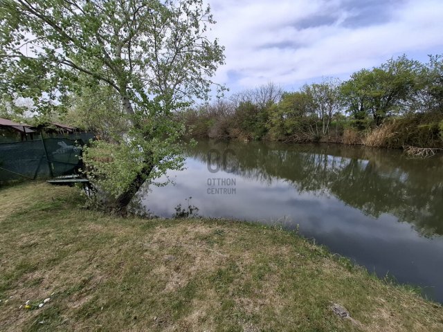 Eladó nyaraló, Békésszentandráson 130 M Ft, 4 szobás