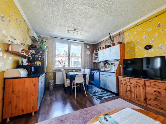 Eladó téglalakás, Tatabányán 50 M Ft, 3 szobás