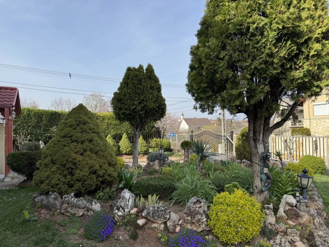 Eladó családi ház, Balatonalmádiban 135 M Ft, 2+1 szobás