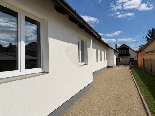 Eladó családi ház, Veresegyházon 119.99 M Ft, 5 szobás