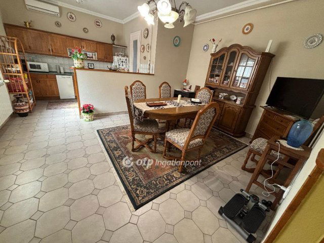 Eladó családi ház, Nyíregyházán 95 M Ft, 4+1 szobás