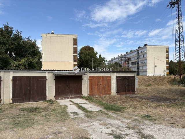 Eladó garázs, Esztergomban, Budai Nagy Antal utcában 4.99 M Ft