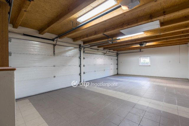 Eladó családi ház, Debrecenben 450 M Ft, 9+4 szobás