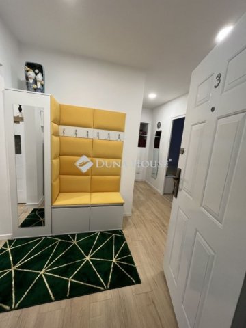 Eladó panellakás, Várpalotán 49.5 M Ft, 3 szobás