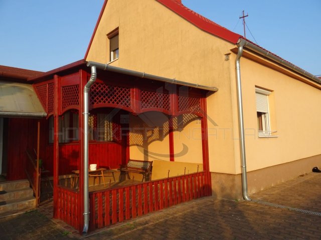 Eladó családi ház, Győrött 89.9 M Ft, 5 szobás