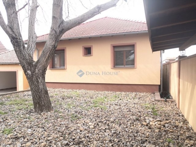 Eladó családi ház, Vecsésen 149.9 M Ft, 4+1 szobás