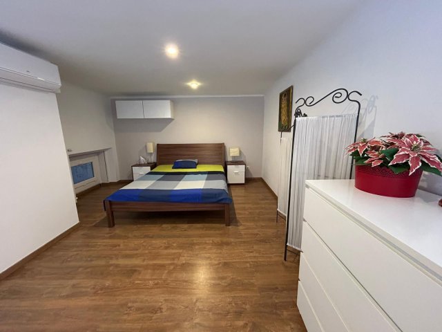 Kiadó téglalakás, albérlet, V. kerületben, Henszlmann Imre utcában