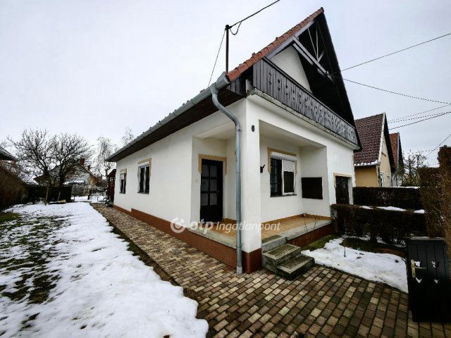 Eladó családi ház, Békésen 64 M Ft, 1+3 szobás