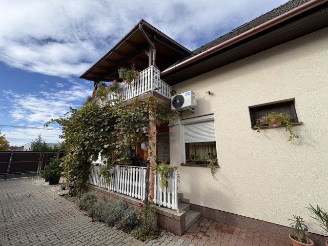 Eladó családi ház, Siófokon 134.9 M Ft, 11 szobás