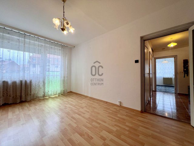 Kiadó panellakás, albérlet, Tatabányán 260 E Ft / hó, 4 szobás