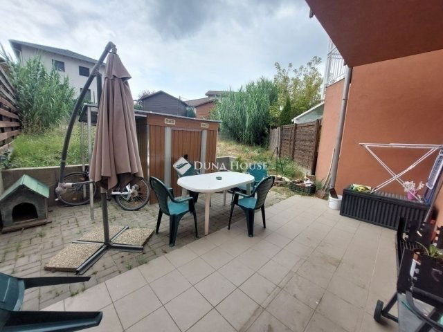 Eladó sorház, Pécelen 89.9 M Ft, 1+4 szobás