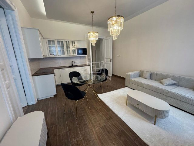 Eladó téglalakás, Budapesten, VII. kerületben 120 M Ft