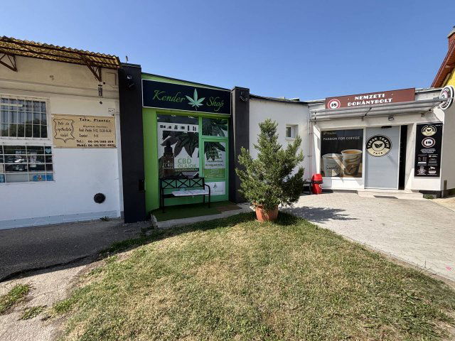 Eladó üzlethelyiség, Tatán 21 M Ft, 1 szobás