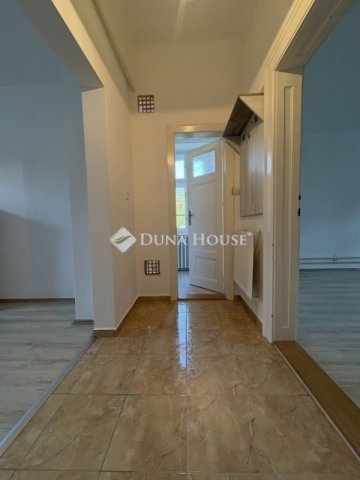 Eladó téglalakás, Győrött 42 M Ft, 1 szobás