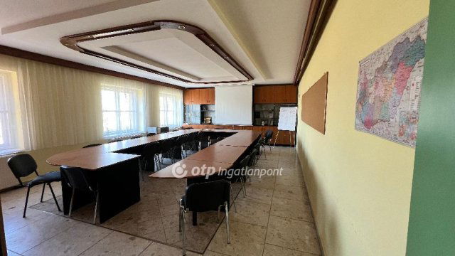 Eladó iroda, Pápán 139 M Ft / költözzbe.hu