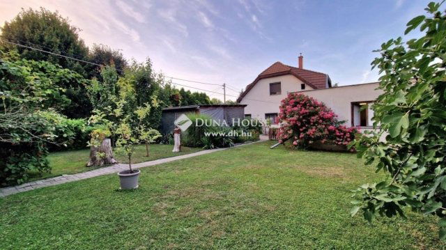 Eladó családi ház, Vácon 160 M Ft, 4 szobás