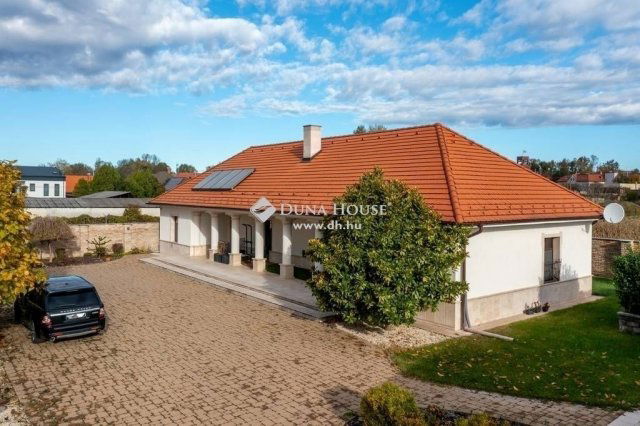 Eladó családi ház, Dabason 249 M Ft, 8 szobás