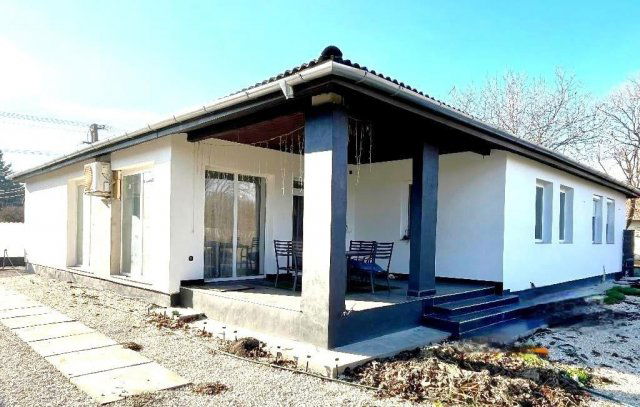 Eladó családi ház, Cegléden 117 M Ft, 4 szobás