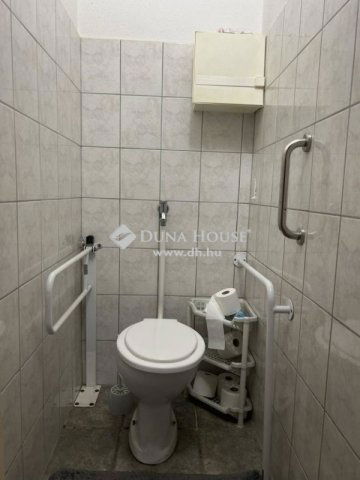 Eladó családi ház, Vecsésen 49.9 M Ft, 9 szobás