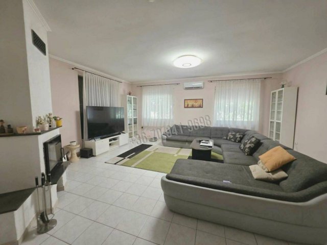 Eladó családi ház, Nagyvenyimen 89.9 M Ft, 4 szobás