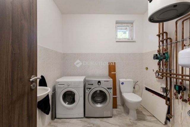 Eladó családi ház, Erdőkertesen 109.9 M Ft, 5 szobás