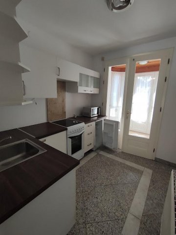 Kiadó családi ház, albérlet, Tatán 300 E Ft / hó, 4 szobás