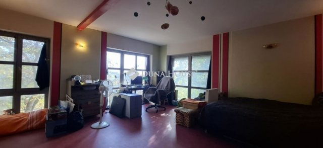 Eladó családi ház, Pécsett 115 M Ft, 4+1 szobás