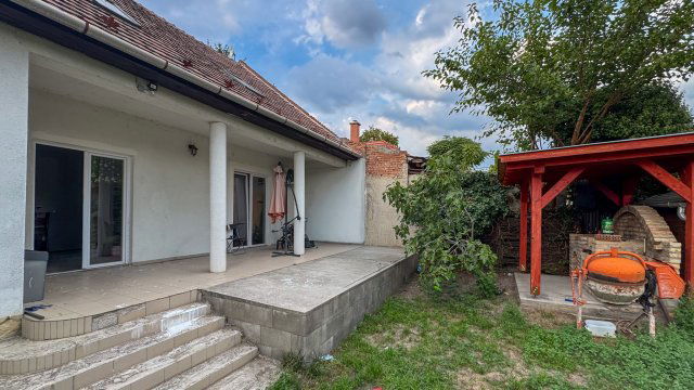 Eladó ikerház, Budapesten, XIV. kerületben 179.9 M Ft, 5 szobás