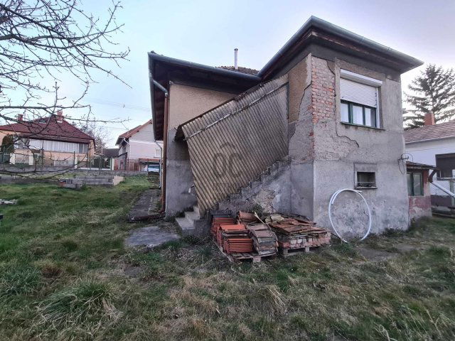 Eladó családi ház, Ajkán 17.9 M Ft, 2 szobás