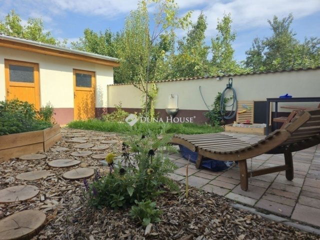 Eladó sorház, Vácon 125 M Ft, 4 szobás / költözzbe.hu