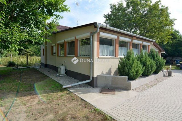Kiadó családi ház, albérlet, Kecskeméten 190 E Ft / hó