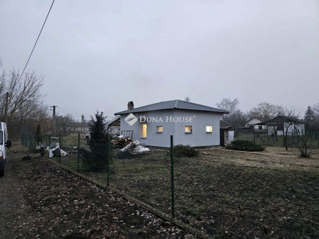 Eladó családi ház, Tápiószentmártonon, Virág utcában 28 M Ft