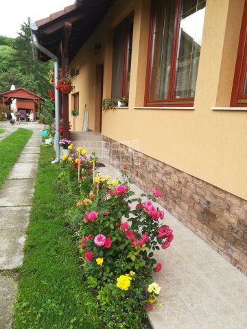 Eladó családi ház, Bernecebarátiban 74.9 M Ft, 5 szobás