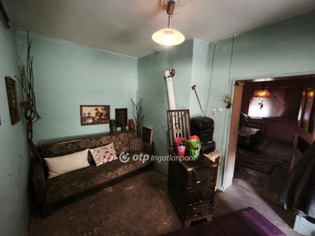 Eladó családi ház, Tiszatenyőn 10 M Ft, 1+1 szobás