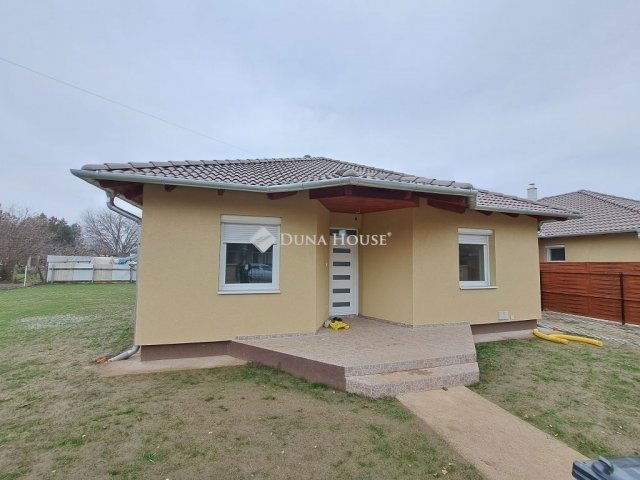 Eladó családi ház, Csévharaszton 85 M Ft, 4 szobás